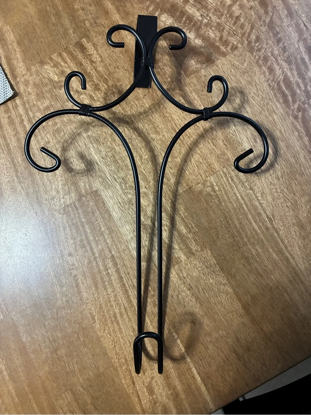 Black metal scroll wreath hanger for door